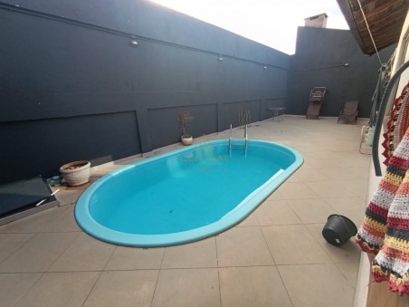 Casa com Piscina a Venda no Jardim...